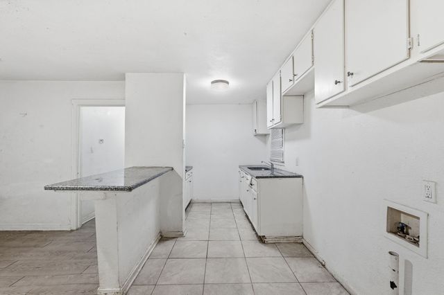 3408 S Hughes Avenue, Fort Worth, TX 76119