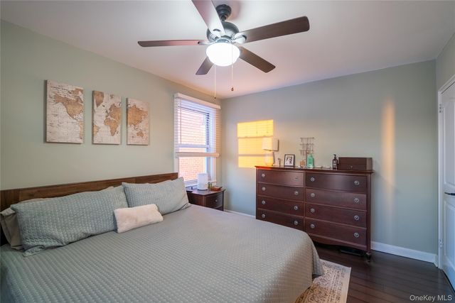 12 Edwards Street 3B, Roslyn Heights, NY 11577