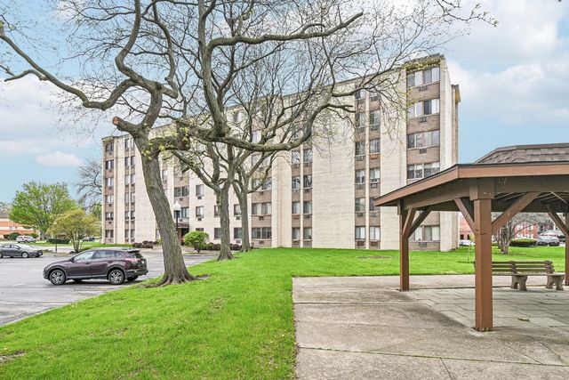 9740 S Pulaski Road 306, Oak Lawn, IL 60453