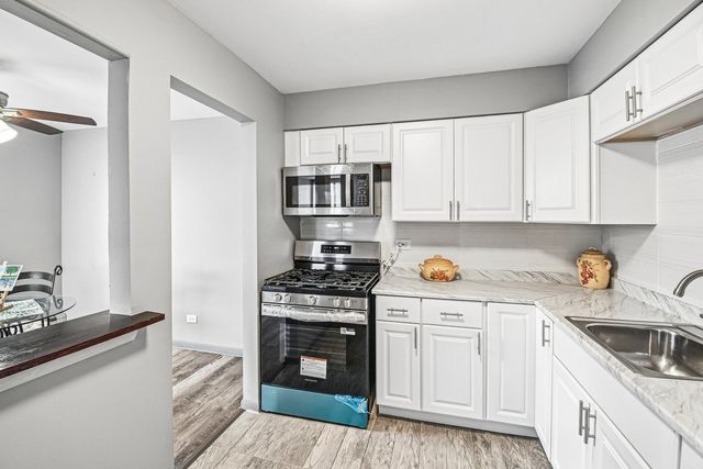 9740 S Pulaski Road 306, Oak Lawn, IL 60453
