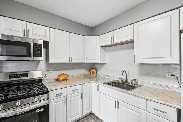 9740 S Pulaski Road 306, Oak Lawn, IL 60453