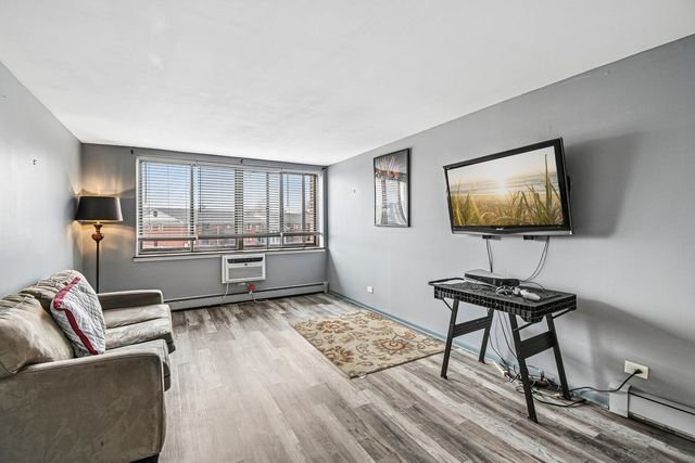 9740 S Pulaski Road 306, Oak Lawn, IL 60453