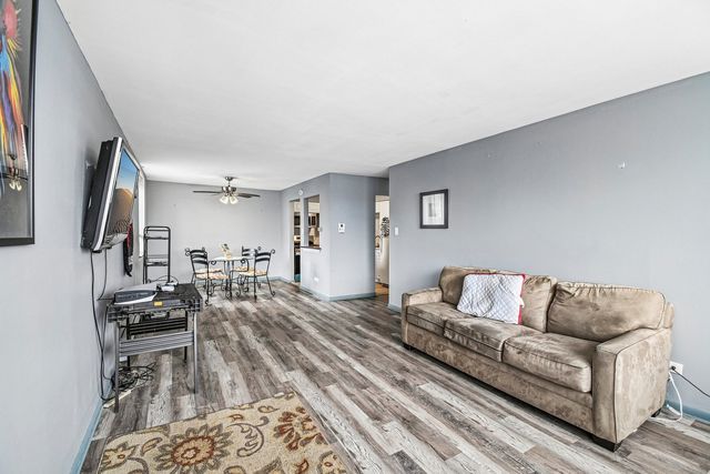 9740 S Pulaski Road 306, Oak Lawn, IL 60453