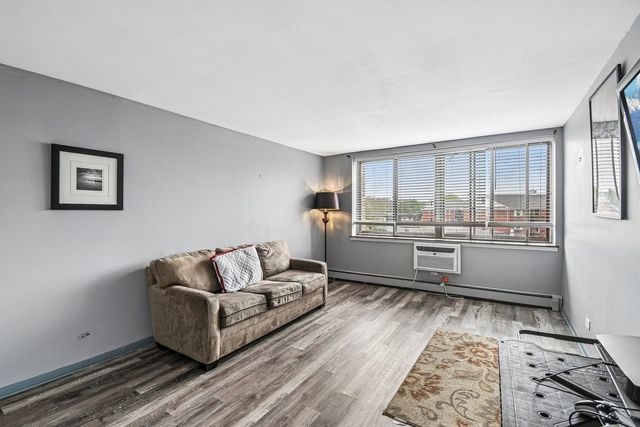 9740 S Pulaski Road 306, Oak Lawn, IL 60453