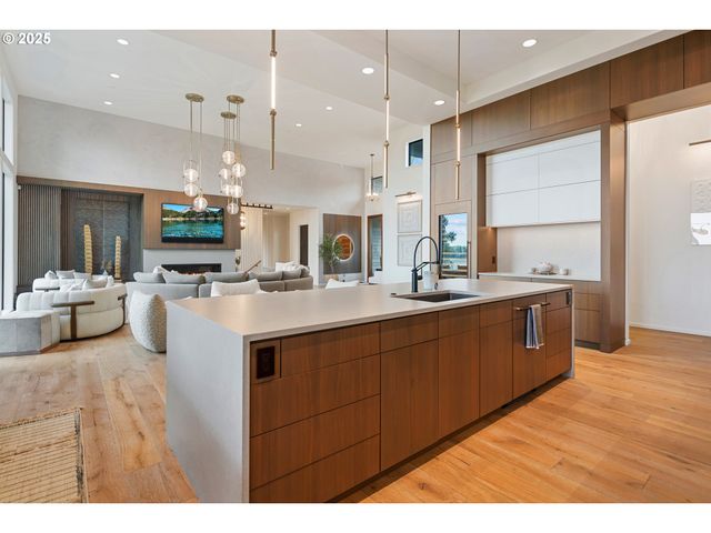 11011 Se EVERGREEN Hwy, Vancouver, WA 98664