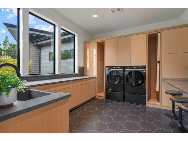 11011 Se EVERGREEN Hwy, Vancouver, WA 98664