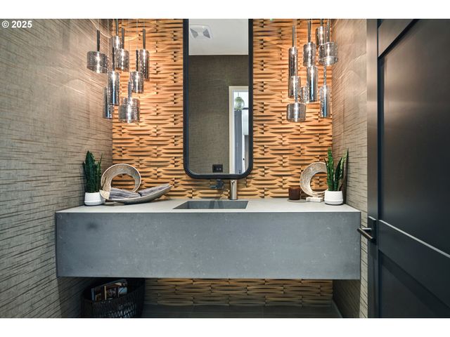 11011 Se EVERGREEN Hwy, Vancouver, WA 98664