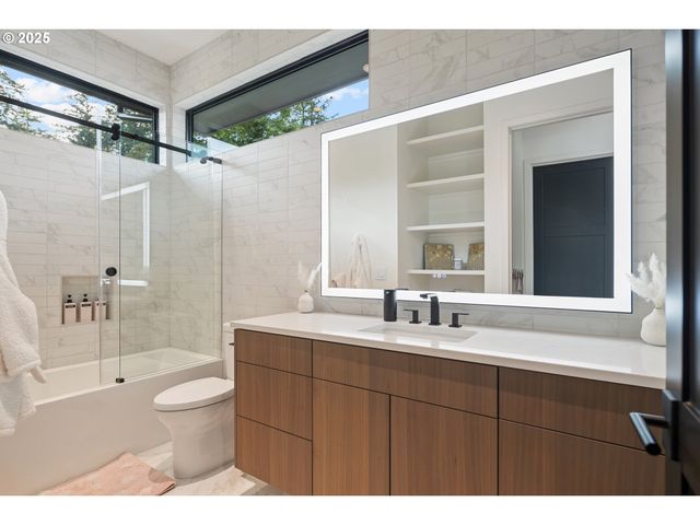 11011 Se EVERGREEN Hwy, Vancouver, WA 98664