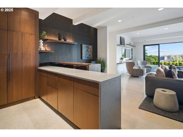 11011 Se EVERGREEN Hwy, Vancouver, WA 98664