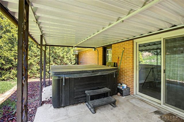 617 Stoneybrook Drive, Dayton, OH 45429