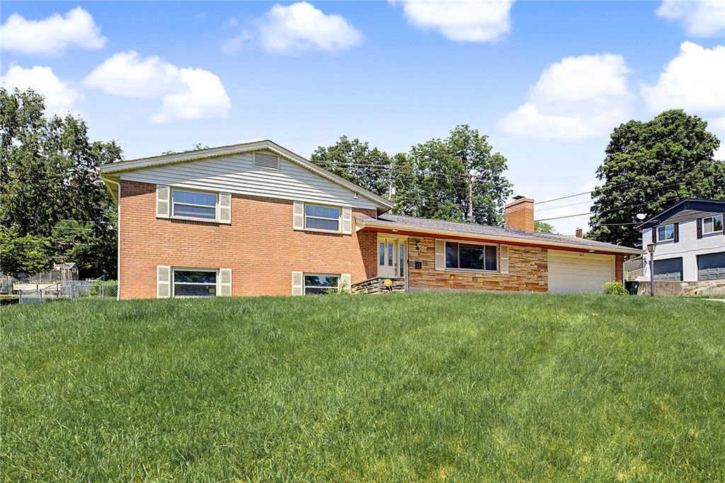 617 Stoneybrook Drive, Dayton, OH 45429