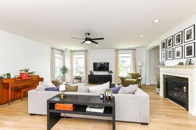 4693 W Chert Drive, New Palestine, IN 46163