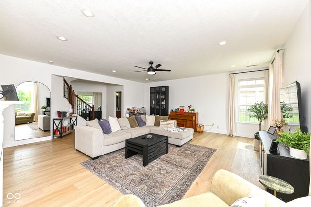4693 W Chert Drive, New Palestine, IN 46163