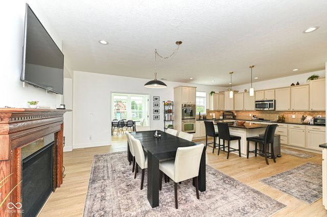 4693 W Chert Drive, New Palestine, IN 46163