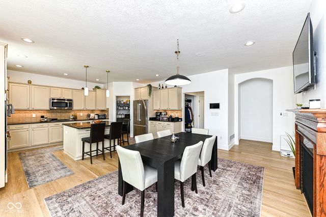 4693 W Chert Drive, New Palestine, IN 46163