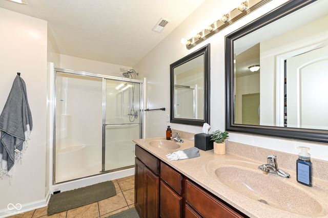 4693 W Chert Drive, New Palestine, IN 46163