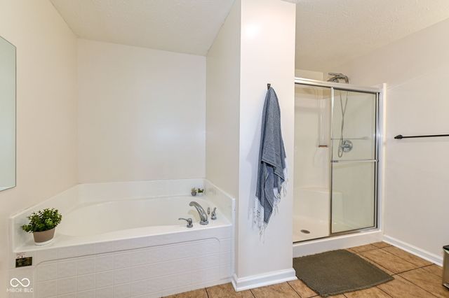 4693 W Chert Drive, New Palestine, IN 46163