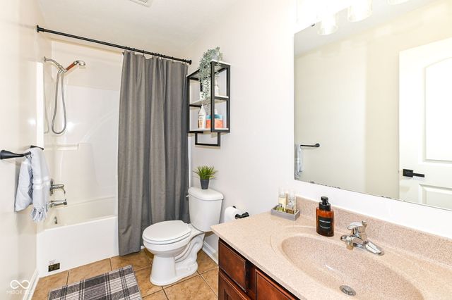 4693 W Chert Drive, New Palestine, IN 46163