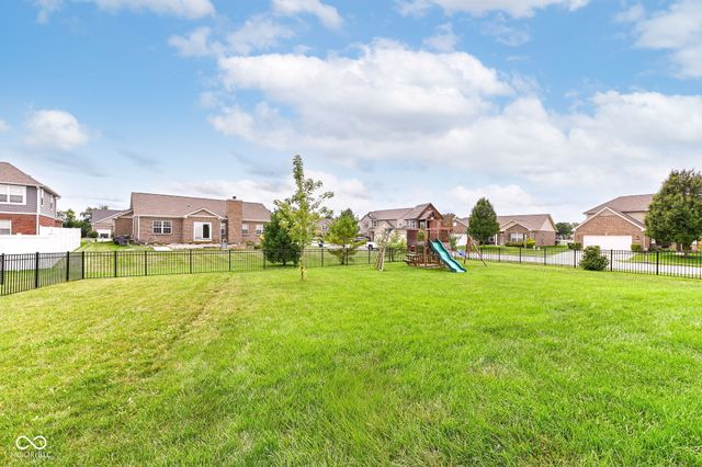 4693 W Chert Drive, New Palestine, IN 46163