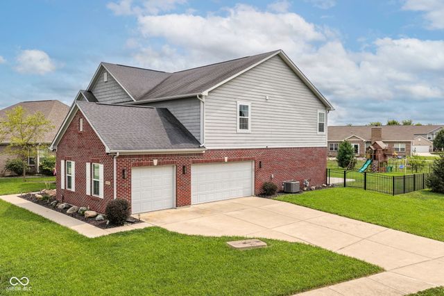 4693 W Chert Drive, New Palestine, IN 46163