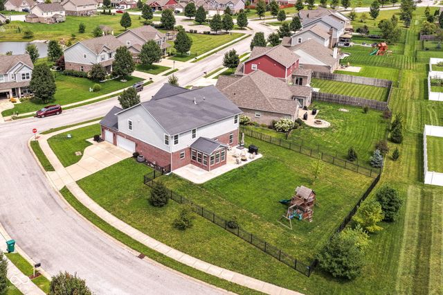 4693 W Chert Drive, New Palestine, IN 46163