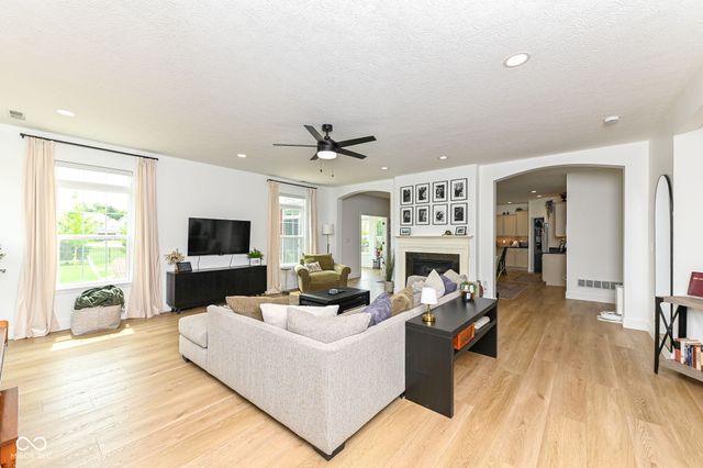 4693 W Chert Drive, New Palestine, IN 46163
