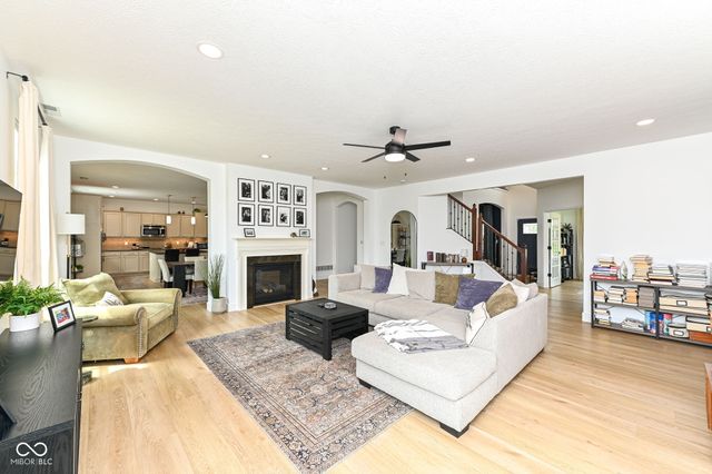 4693 W Chert Drive, New Palestine, IN 46163