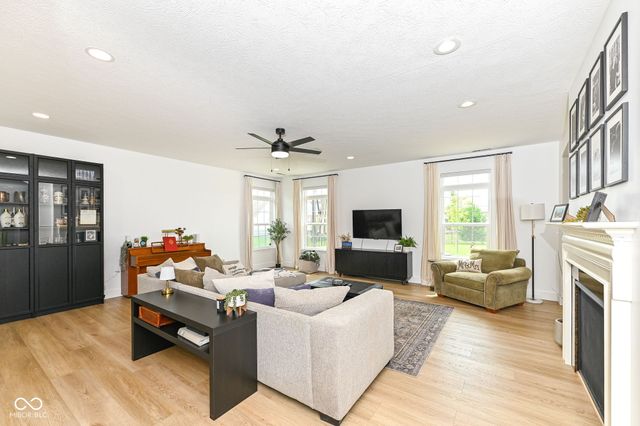 4693 W Chert Drive, New Palestine, IN 46163
