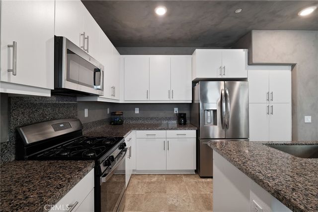 16667 Snowdrop 2, Fontana, CA 92336