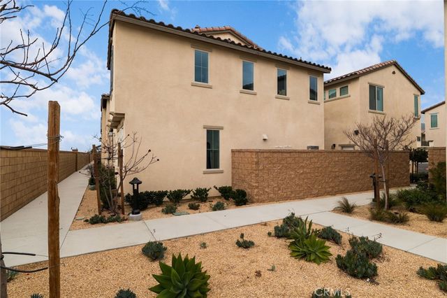 16667 Snowdrop 2, Fontana, CA 92336