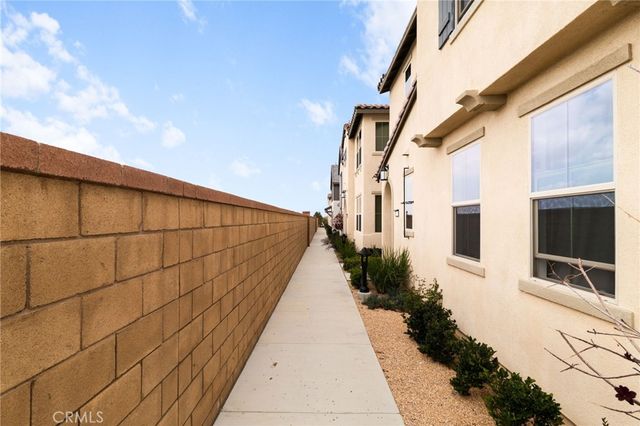16667 Snowdrop 2, Fontana, CA 92336