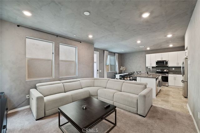 16667 Snowdrop 2, Fontana, CA 92336