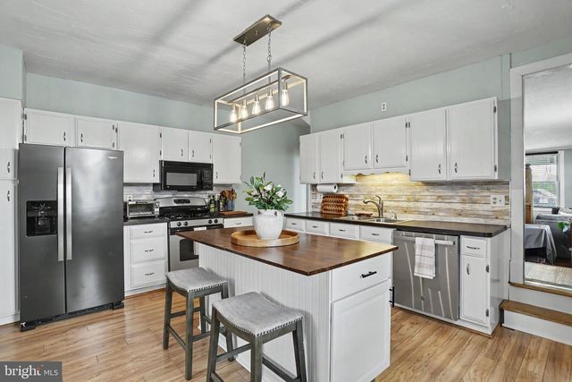 606 WISE AVE, Red Lion, PA 17356