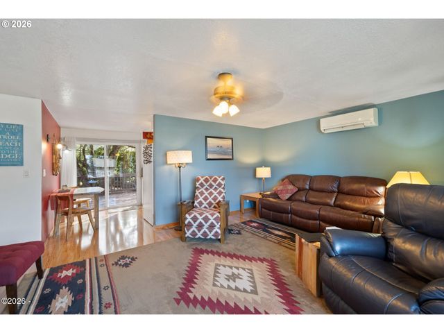 102 S OCEAN Ave, Rockaway Beach, OR 97136