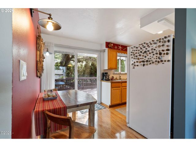 102 S OCEAN Ave, Rockaway Beach, OR 97136