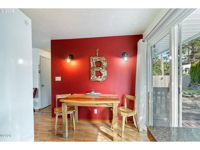 102 S OCEAN Ave, Rockaway Beach, OR 97136