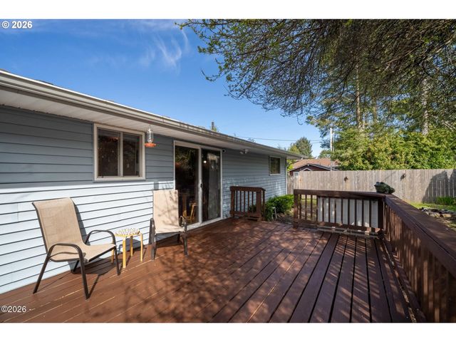 102 S OCEAN Ave, Rockaway Beach, OR 97136