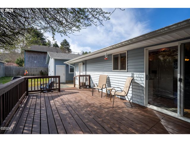 102 S OCEAN Ave, Rockaway Beach, OR 97136