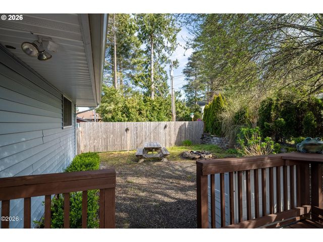 102 S OCEAN Ave, Rockaway Beach, OR 97136