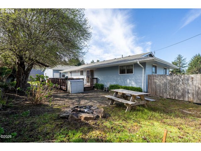 102 S OCEAN Ave, Rockaway Beach, OR 97136