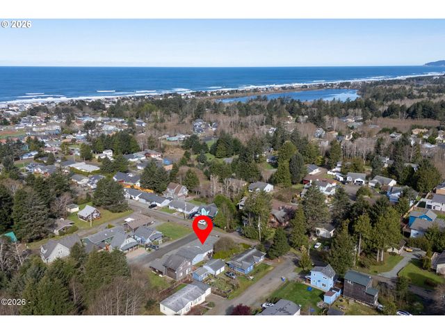102 S OCEAN Ave, Rockaway Beach, OR 97136
