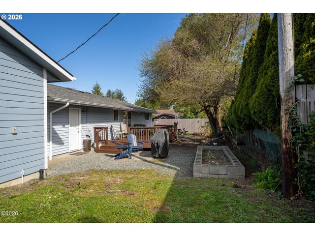 102 S OCEAN Ave, Rockaway Beach, OR 97136