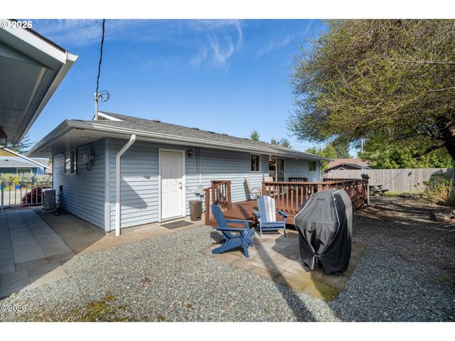 102 S OCEAN Ave, Rockaway Beach, OR 97136