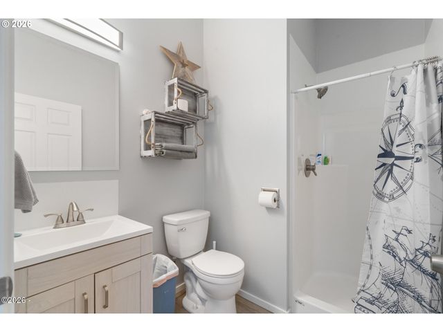 102 S OCEAN Ave, Rockaway Beach, OR 97136