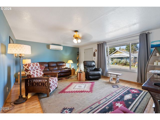 102 S OCEAN Ave, Rockaway Beach, OR 97136