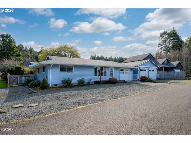 102 S OCEAN Ave, Rockaway Beach, OR 97136