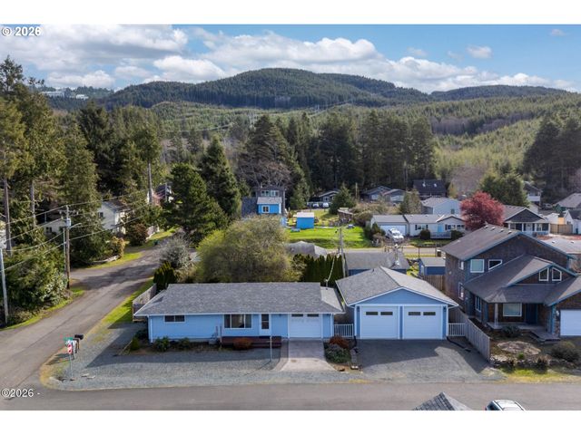 102 S OCEAN Ave, Rockaway Beach, OR 97136