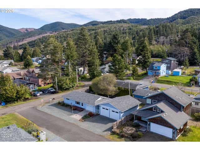 102 S OCEAN Ave, Rockaway Beach, OR 97136