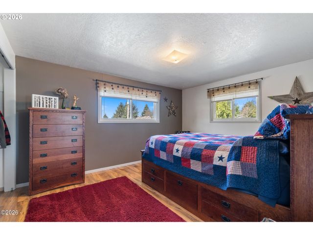 102 S OCEAN Ave, Rockaway Beach, OR 97136