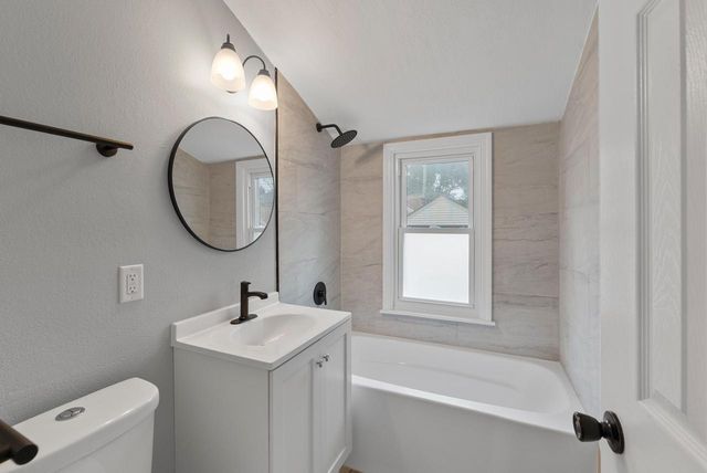 3824 N 54th BOULEVARD, Milwaukee, WI 53216